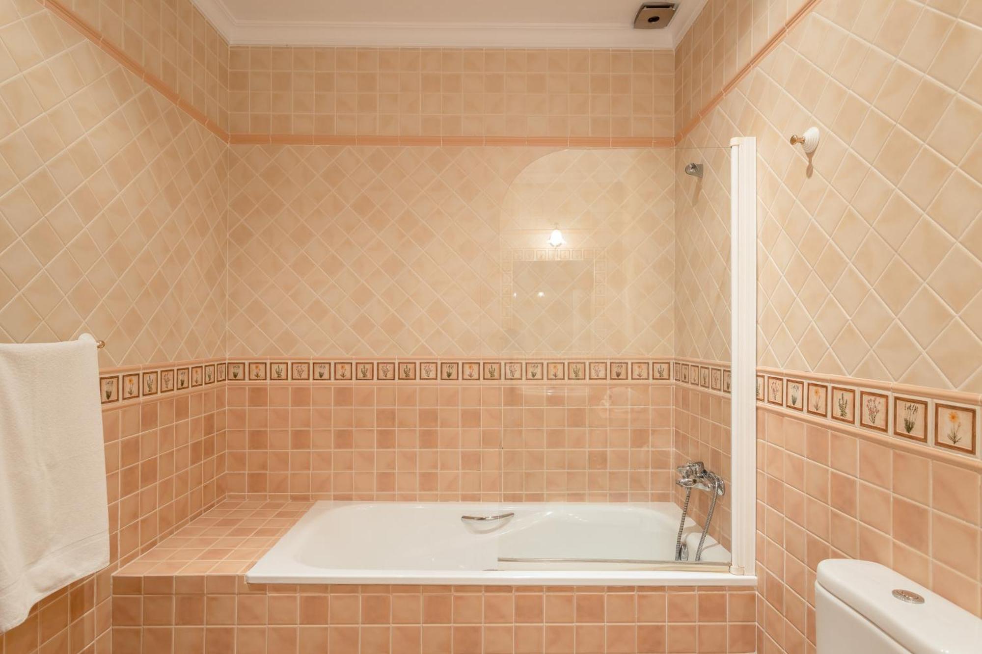 Three-Bedroom House,1765630221:JPEG